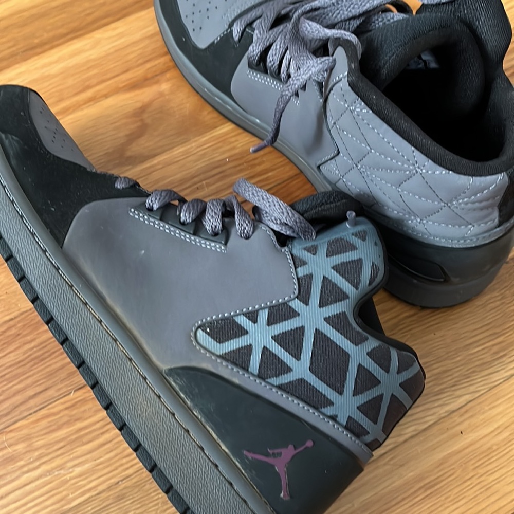 Nike Sneakers - Picture 2 of 3
